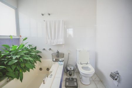 Casa à venda com 250m², 3 quartos e 4 vagas Casa à venda com 250m², 3 quartos e 4 vagasBanheiro da Suíte