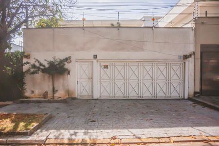 Casa à venda com 250m², 3 quartos e 4 vagas Casa à venda com 250m², 3 quartos e 4 vagasFachada