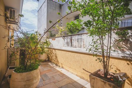 Casa à venda com 250m², 3 quartos e 4 vagas Casa à venda com 250m², 3 quartos e 4 vagasVaranda do Quarto 2