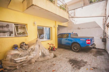 Casa à venda com 250m², 3 quartos e 4 vagas Casa à venda com 250m², 3 quartos e 4 vagasGaragem