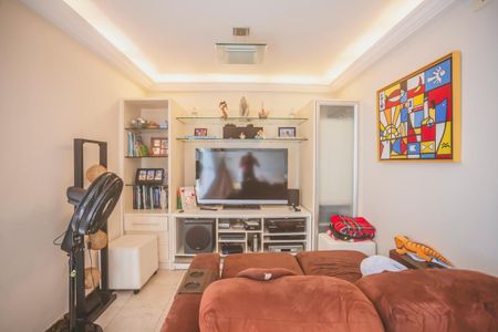 Casa à venda com 250m², 3 quartos e 4 vagas Casa à venda com 250m², 3 quartos e 4 vagasSala