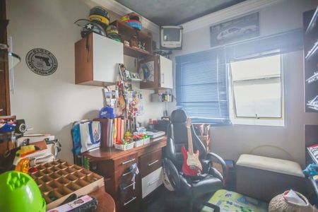 Casa à venda com 250m², 3 quartos e 4 vagas Casa à venda com 250m², 3 quartos e 4 vagasEscritório