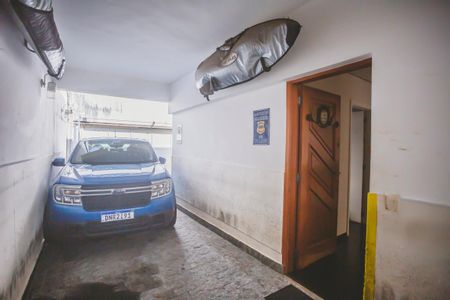 Casa à venda com 250m², 3 quartos e 4 vagas Casa à venda com 250m², 3 quartos e 4 vagasGaragem