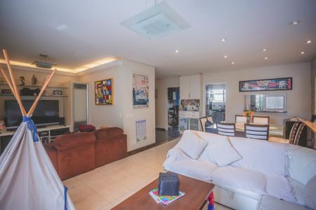 Casa à venda com 250m², 3 quartos e 4 vagas Casa à venda com 250m², 3 quartos e 4 vagasSala