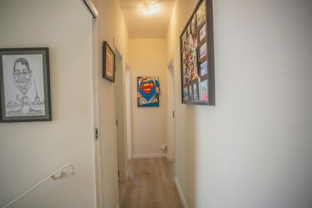 Casa à venda com 250m², 3 quartos e 4 vagas Casa à venda com 250m², 3 quartos e 4 vagasCorredor