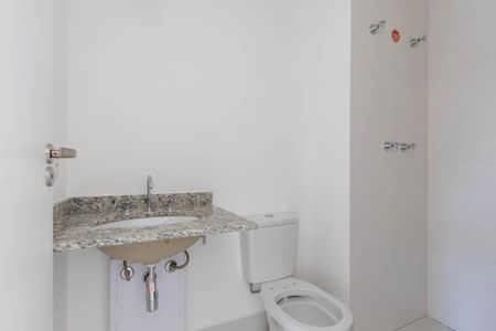 Banheiro de kitnet/studio à venda com 1 quarto, 22m² em República, São Paulo