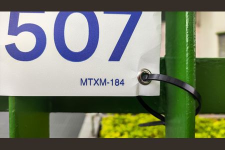 Casa à venda com 220m², 3 quartos e 3 vagas Casa à venda com 220m², 3 quartos e 3 vagasPlaquinha