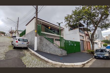 Casa à venda com 220m², 3 quartos e 3 vagas Casa à venda com 220m², 3 quartos e 3 vagasFachada