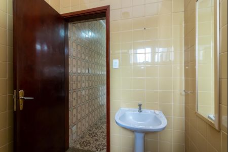 Casa à venda com 220m², 3 quartos e 3 vagas Casa à venda com 220m², 3 quartos e 3 vagasGaragem - Banheiro