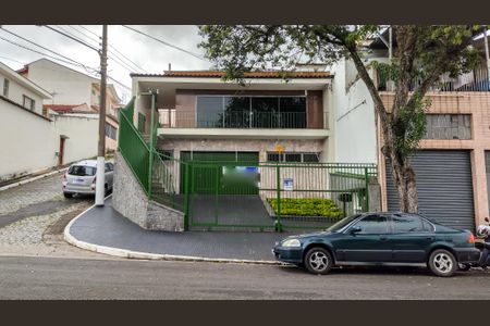 Casa à venda com 220m², 3 quartos e 3 vagas Casa à venda com 220m², 3 quartos e 3 vagasFachada