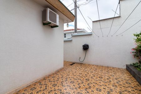 Casa à venda com 220m², 3 quartos e 3 vagas Casa à venda com 220m², 3 quartos e 3 vagasQuintal