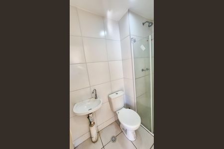 Banheiro social de apartamento para alugar com 2 quartos, 52m² em Ramos, Rio de Janeiro
