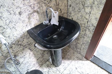 Casa para alugar com 450m², 4 quartos e 5 vagasBanheiro Social