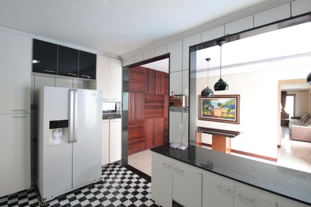 Casa para alugar com 450m², 4 quartos e 5 vagasCozinha