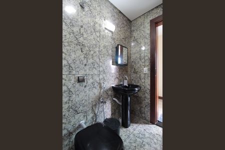 Casa para alugar com 450m², 4 quartos e 5 vagasBanheiro Social