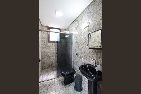 Casa para alugar com 450m², 4 quartos e 5 vagasBanheiro de Serviço