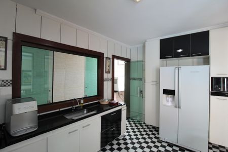 Casa para alugar com 450m², 4 quartos e 5 vagasCozinha