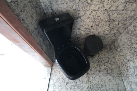 Casa para alugar com 450m², 4 quartos e 5 vagasBanheiro de Serviço