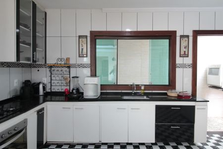 Casa para alugar com 450m², 4 quartos e 5 vagasCozinha