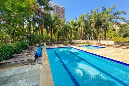 Apartamento à venda com 202m², 3 quartos e 4 vagasÁrea comum - Piscina