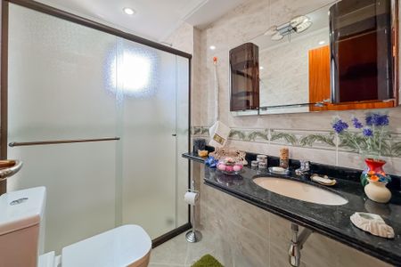 Apartamento à venda com 202m², 3 quartos e 4 vagasBanheiro da Suíte 2
