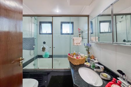 Apartamento à venda com 202m², 3 quartos e 4 vagasBanheiro da Suíte 3