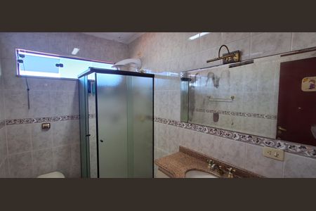 Casa à venda com 343m², 4 quartos e 6 vagasBanheiro Suíte 2