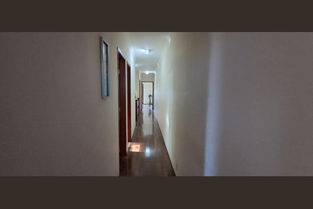 Casa à venda com 343m², 4 quartos e 6 vagasCorredor