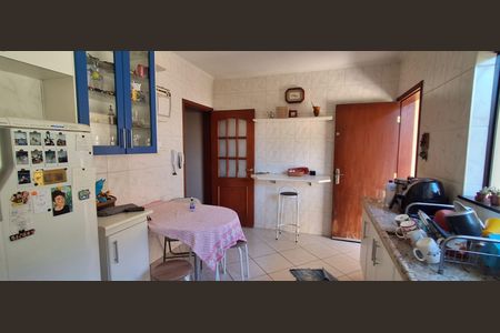 Casa à venda com 343m², 4 quartos e 6 vagasCozinha