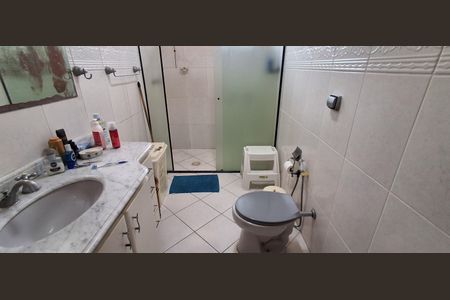 Casa à venda com 343m², 4 quartos e 6 vagasBanheiro Suíte 1