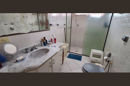 Casa à venda com 343m², 4 quartos e 6 vagasBanheiro Suíte 1