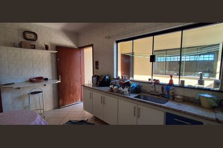 Casa à venda com 343m², 4 quartos e 6 vagasCozinha