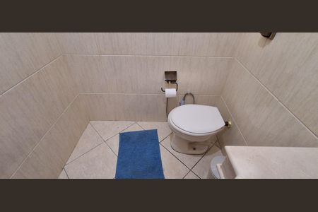 Casa à venda com 343m², 4 quartos e 6 vagasBanheiro Social 2