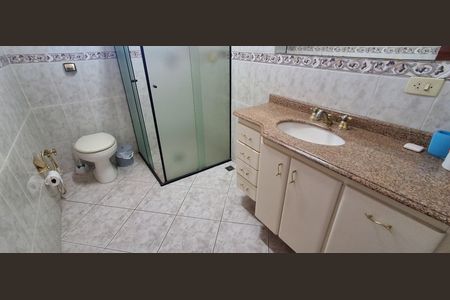 Casa à venda com 343m², 4 quartos e 6 vagasBanheiro Suíte 2