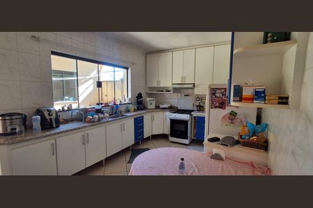 Casa à venda com 343m², 4 quartos e 6 vagasCozinha