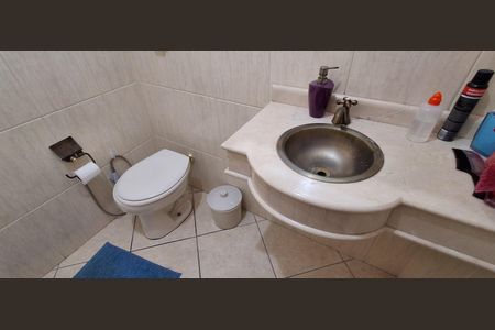 Casa à venda com 343m², 4 quartos e 6 vagasBanheiro Social 2