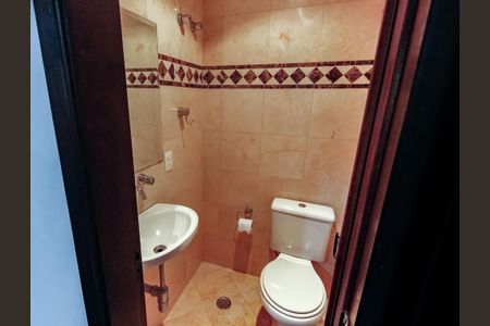 Apartamento à venda com 198m², 4 quartos e 3 vagas Apartamento à venda com 198m², 4 quartos e 3 vagasLavabo
