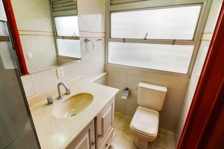 Apartamento à venda com 198m², 4 quartos e 3 vagas Apartamento à venda com 198m², 4 quartos e 3 vagasBanheiro da Suíte 1