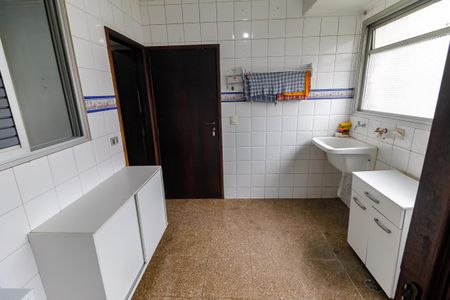 Apartamento à venda com 198m², 4 quartos e 3 vagas Apartamento à venda com 198m², 4 quartos e 3 vagasÁrea de Serviço
