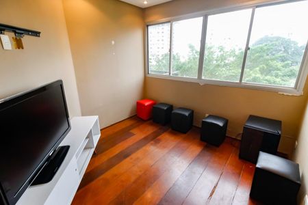 Apartamento à venda com 198m², 4 quartos e 3 vagas Apartamento à venda com 198m², 4 quartos e 3 vagasSala 2