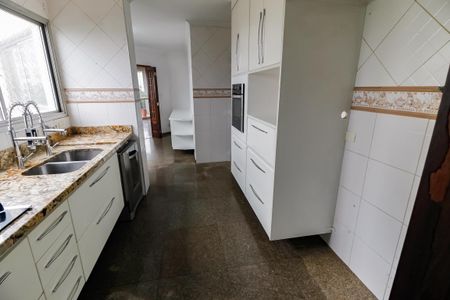Apartamento à venda com 198m², 4 quartos e 3 vagas Apartamento à venda com 198m², 4 quartos e 3 vagasCozinha - Armários