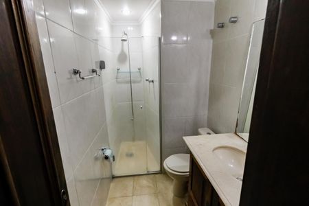 Apartamento à venda com 198m², 4 quartos e 3 vagas Apartamento à venda com 198m², 4 quartos e 3 vagasBanheiro Corredor