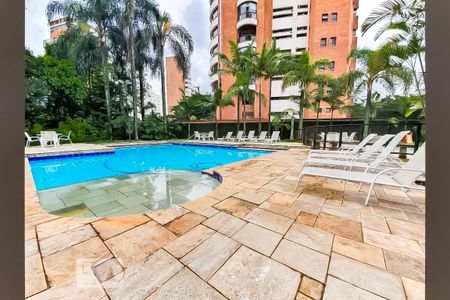 Apartamento à venda com 198m², 4 quartos e 3 vagas Apartamento à venda com 198m², 4 quartos e 3 vagasÁrea comum - Piscina
