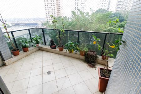 Apartamento à venda com 198m², 4 quartos e 3 vagas Apartamento à venda com 198m², 4 quartos e 3 vagasVaranda da Sala 1