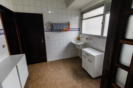 Apartamento à venda com 198m², 4 quartos e 3 vagas Apartamento à venda com 198m², 4 quartos e 3 vagasÁrea de Serviço