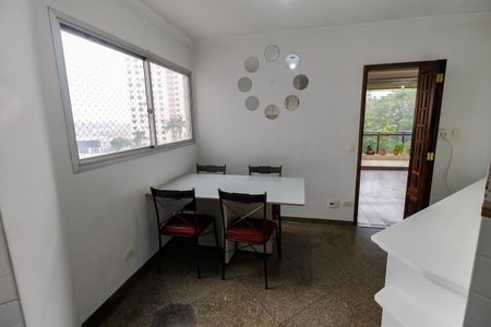 Apartamento à venda com 198m², 4 quartos e 3 vagas Apartamento à venda com 198m², 4 quartos e 3 vagasCopa