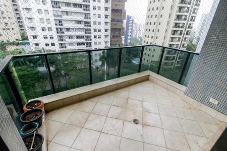 Apartamento à venda com 198m², 4 quartos e 3 vagas Apartamento à venda com 198m², 4 quartos e 3 vagasVaranda - Sala 2