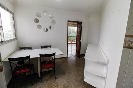 Apartamento à venda com 198m², 4 quartos e 3 vagas Apartamento à venda com 198m², 4 quartos e 3 vagasCopa