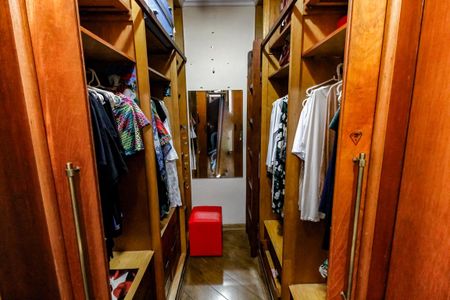 Apartamento à venda com 198m², 4 quartos e 3 vagas Apartamento à venda com 198m², 4 quartos e 3 vagasCloset da suíte 2