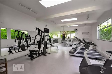 Apartamento à venda com 198m², 4 quartos e 3 vagas Apartamento à venda com 198m², 4 quartos e 3 vagasÁrea comum - Academia